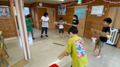 夏休みの思い出③～ダンボールで玉転がし～